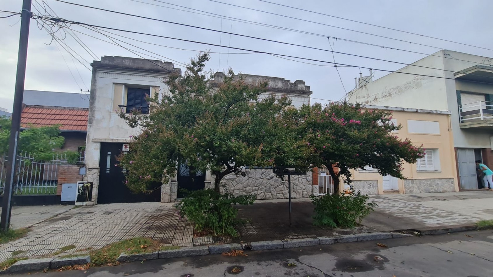 Venta; Casa Antigua a 8 cuadras del centro de Bahia Blanca