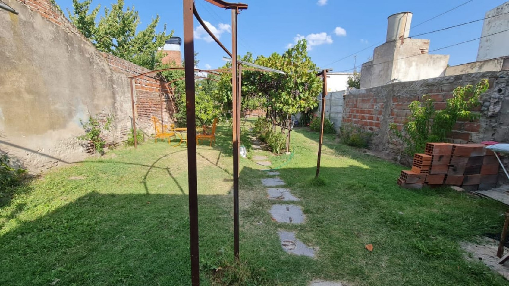 Venta; Casa Antigua a 8 cuadras del centro de Bahia Blanca