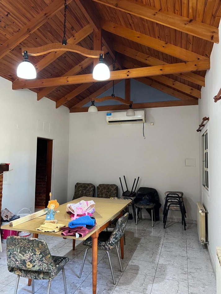 Se vende casa con pileta en villa bordeu