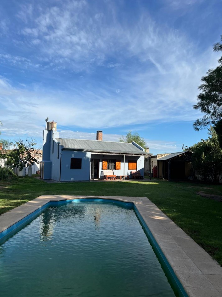 Se vende casa con pileta en villa bordeu