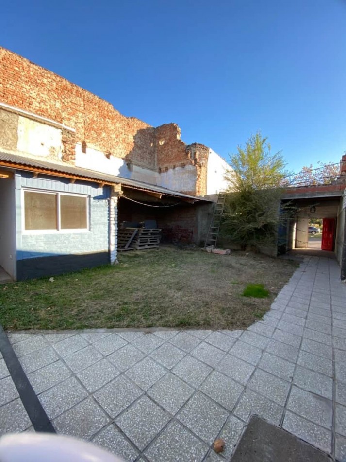 Venta casa con local 