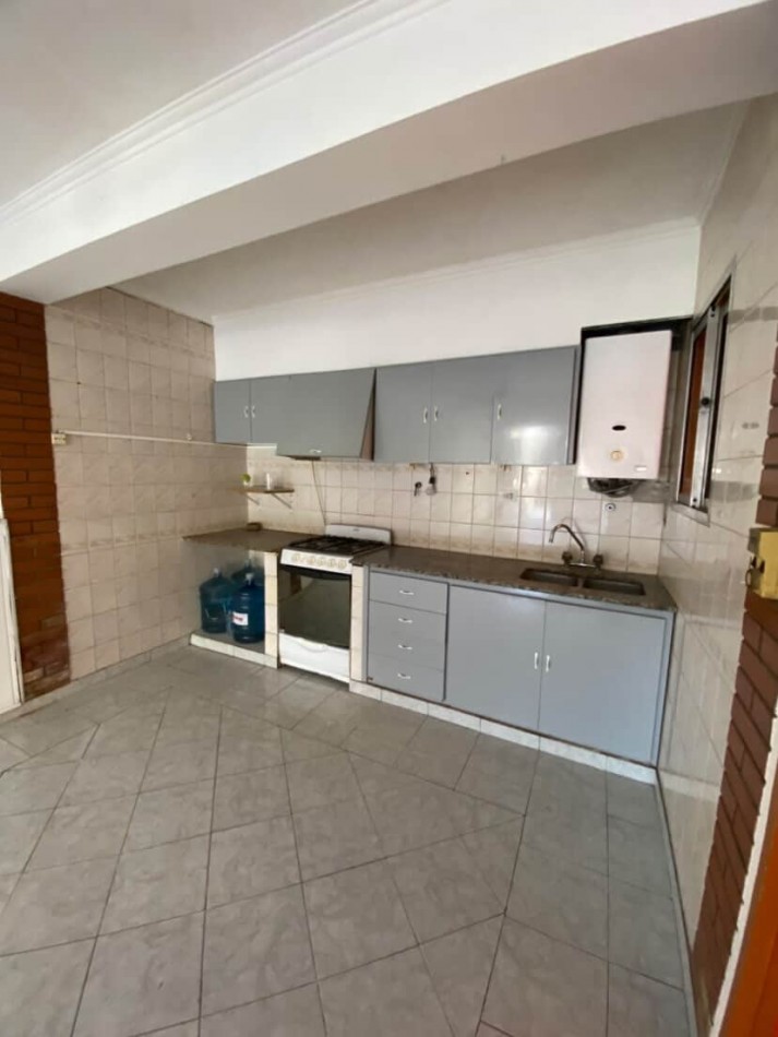 Venta casa con local 