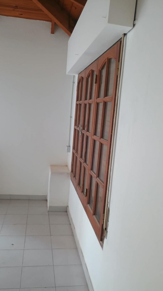 Se Alquila casa con galpon