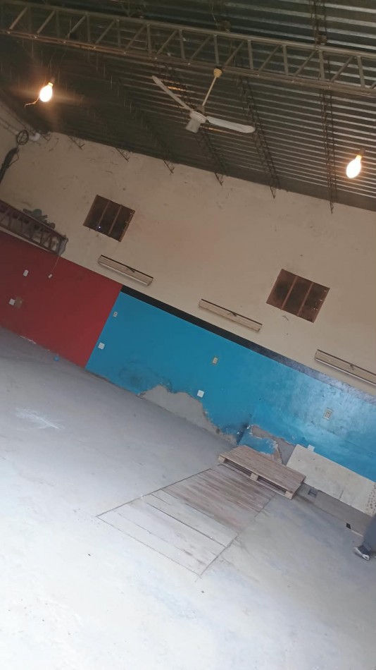 Se Alquila casa con galpon