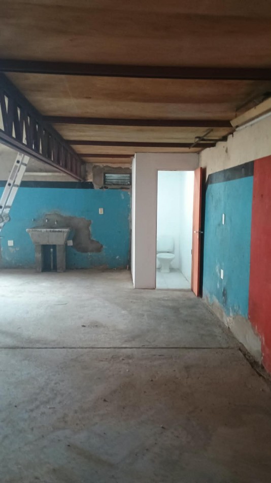 Se Alquila casa con galpon