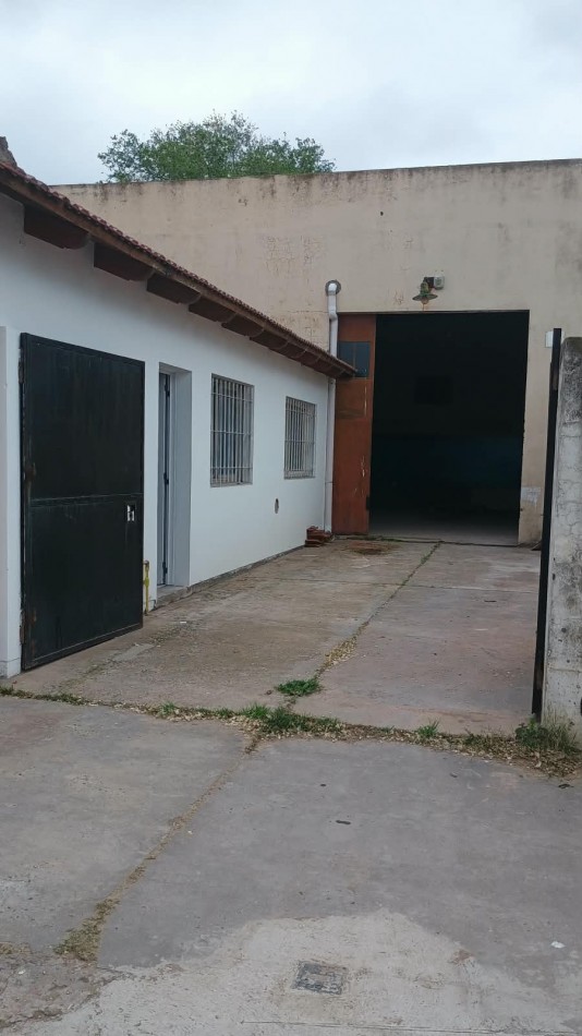 Se Alquila casa con galpon