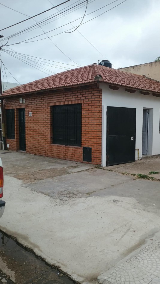 Se Alquila casa con galpon