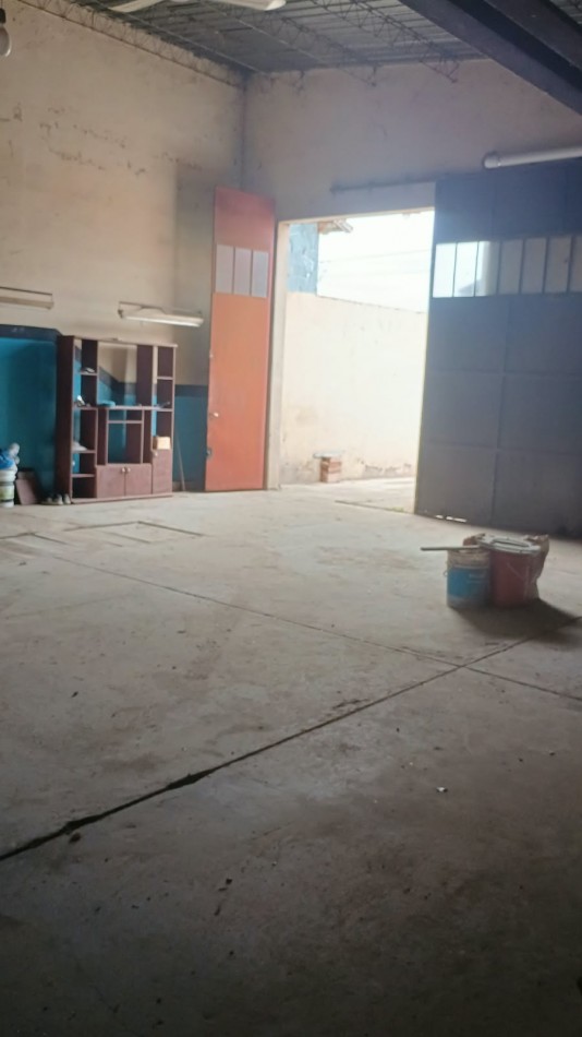 Se Alquila casa con galpon
