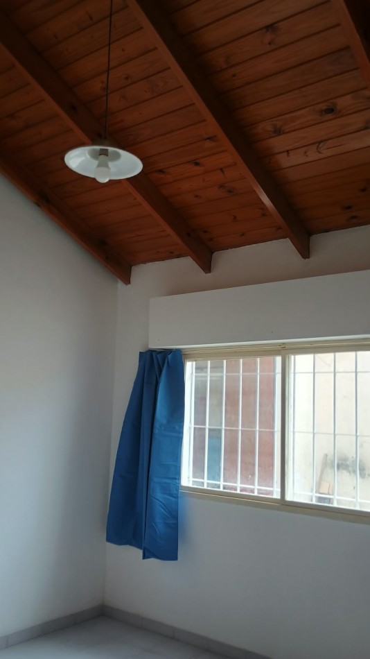 Se Alquila casa con galpon