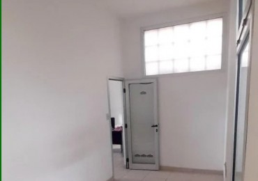 Se alquila importante local en el centro