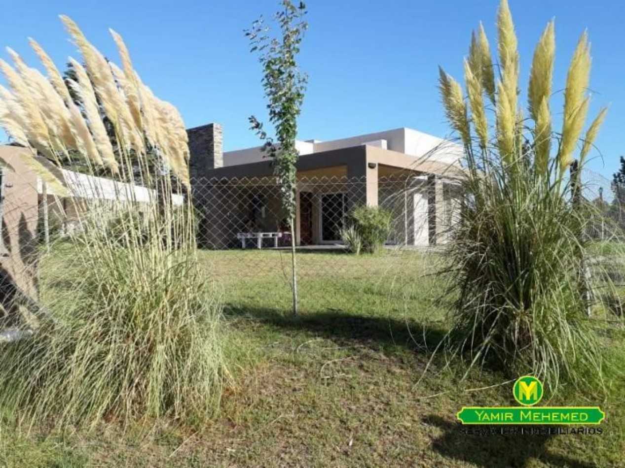 CASA EN VENTA EN BARRIO CERRADO LAS LOMAS, MONTE HERMOSO