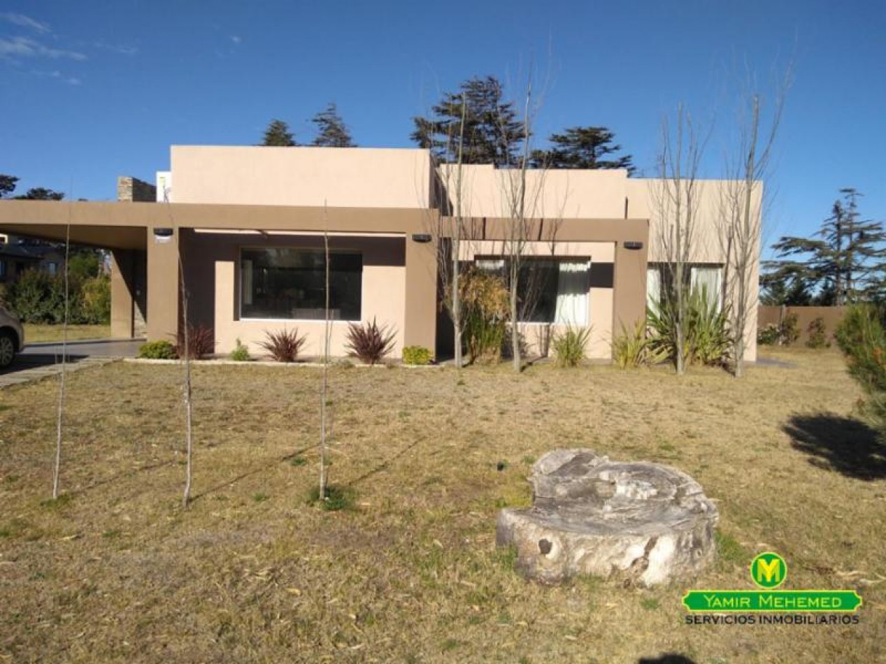 CASA EN VENTA EN BARRIO CERRADO LAS LOMAS, MONTE HERMOSO