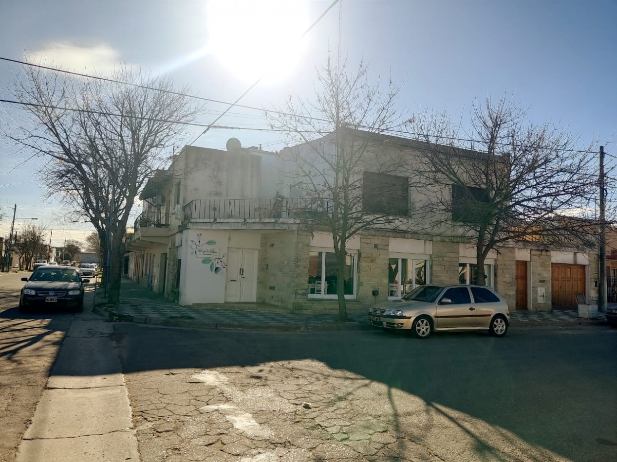 HERMOSA CASA EN DOS PLANTAS EN CORONEL DORREGO