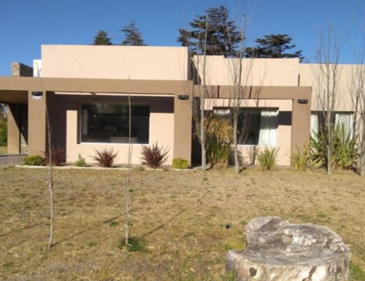 CASA EN VENTA EN BARRIO CERRADO LAS LOMAS, MONTE HERMOSO